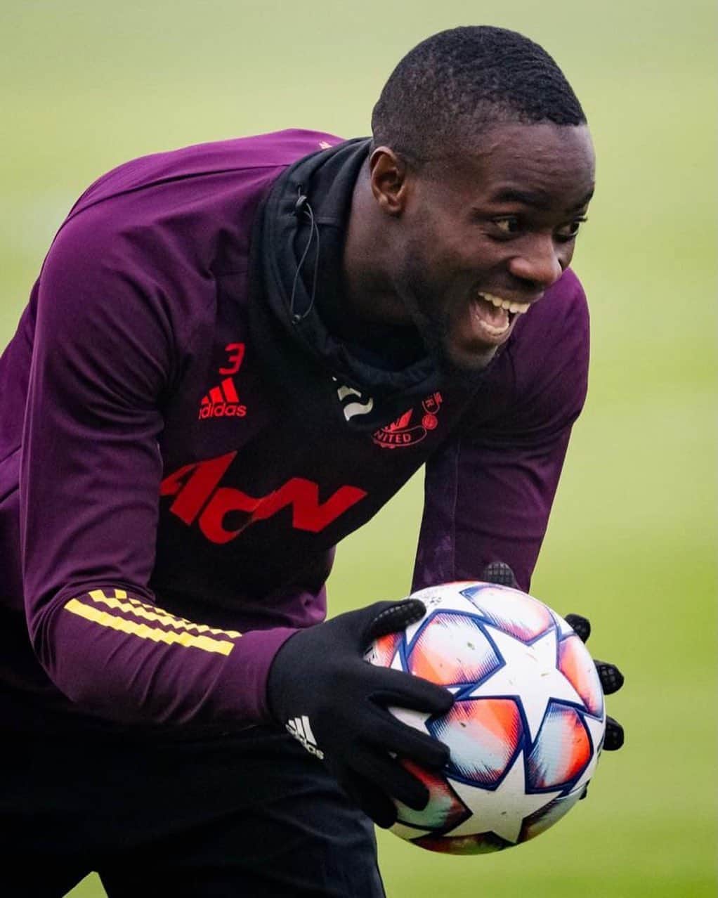 エリック・バイリーさんのインスタグラム写真 - (エリック・バイリーInstagram)「👋🏾⚽️😁」12月8日 4時08分 - ericbailly24