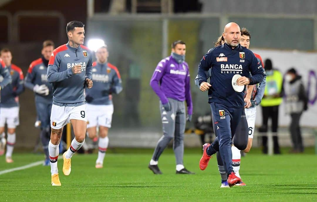 ジェノアCFCさんのインスタグラム写真 - (ジェノアCFCInstagram)「🔥 Riscaldamento.  🔴🔵 #FiorentinaGenoa」12月8日 4時20分 - genoacfc