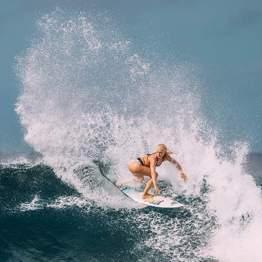 ボディーグローブさんのインスタグラム写真 - (ボディーグローブInstagram)「The Championship Tour is back ON! Watch @tatiwest light up day 1 of the Maui Pro live on worldsurfleague.com at 12pm PST. #gotati  ~~ #prosurfing #wsl #worldsurfleauge #honoluabay #mauipro #roxypro #championshiptour #bodyglove #allthingswater #surfing #surfer #bigspray #backside #surfergirl #prosurfer #wct #womenssurfing #girlswhosurf #surfergirls」12月8日 4時28分 - bodyglove