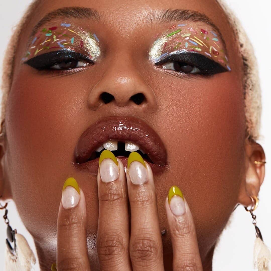 M·A·C Cosmetics UK & Irelandさんのインスタグラム写真 - (M·A·C Cosmetics UK & IrelandInstagram)「It’s cotton candy day today- satisfy your sweet tooth🍭 Re-create the look with: ⚡ Lipglass in But Ain’t Got No Manners from the #MACTeyanaTaylor collection  #regram @MACCOSMETICS Photographer and Makeup Artist: @hkassel Model: @dejamonett Nails: @rachel.messick #cottoncandyday #MACCosmeticsUK #MACCosmetics #MACLipstick #MACLovesLips #MACLipglass」12月8日 4時20分 - maccosmeticsuk