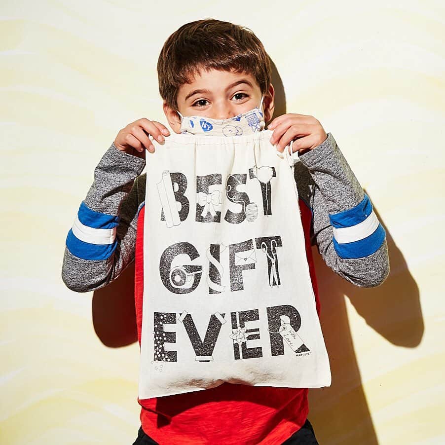 のインスタグラム：「What was your #BestGiftEver? 🎁⁠⠀ .⁠⠀ .⁠⠀ All orders $75+ receive this free gift with purchase! This reusable gift bag will make you the best gift giver ever #GetGifting」