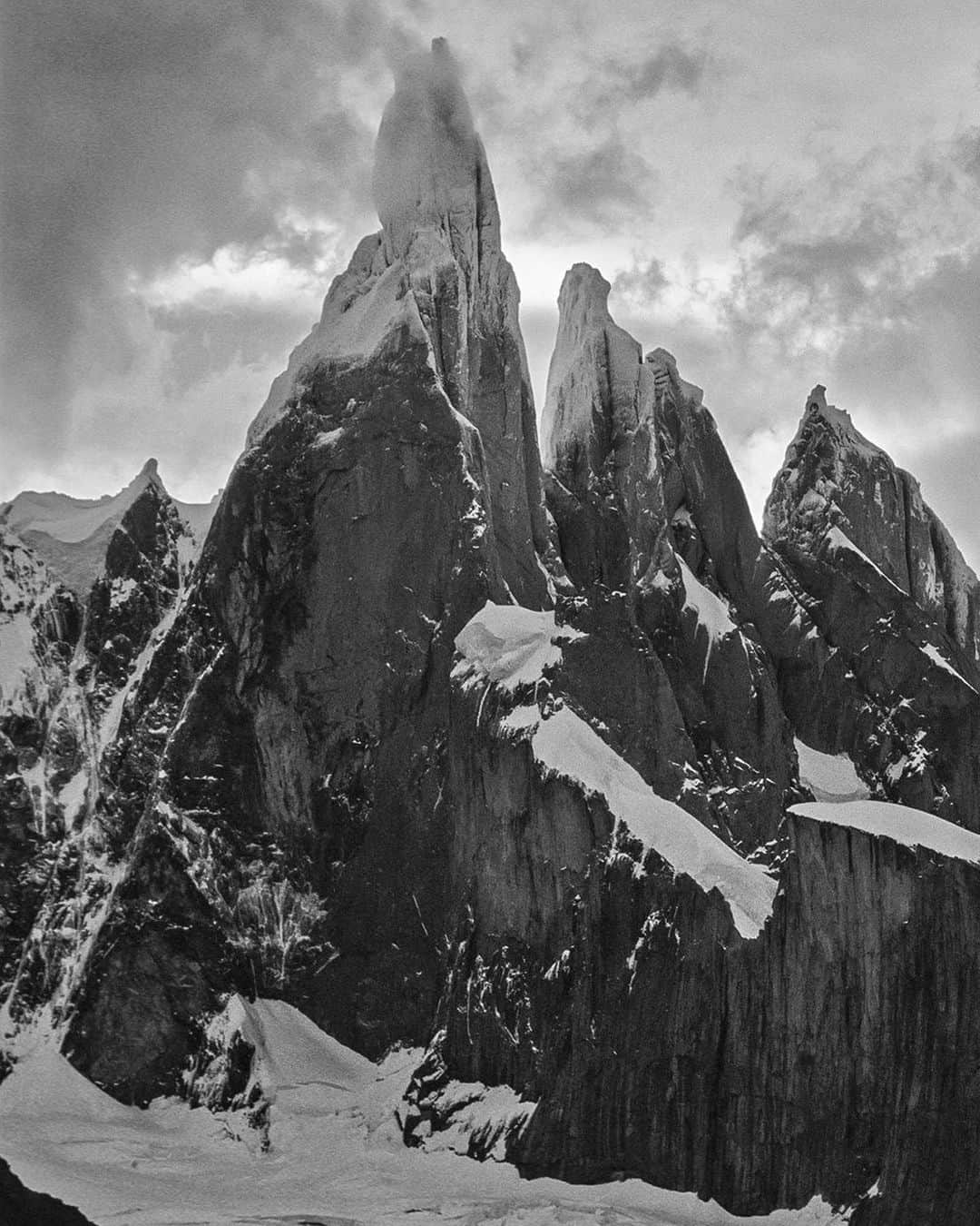 ジミー・チンのインスタグラム：「Cerro Torre, Torre Egger, Cerro Stanhardt. Patagonia. ⁣ Prints available at www.shop.jimmychin.com or at link in bio. 20% off on all prints until Dec 10 by using the code Holiday20 at check out.」