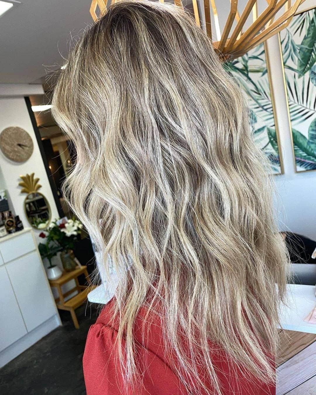 ghd hairさんのインスタグラム写真 - (ghd hairInstagram)「LIVING for these lived-in waves using the classic curl tong. ✨😍   @boho_blonde_co  #ghd #ghdhairpro #ghdclassiccurltong #hairgoals #hairinspo #hairinspiration #blondewaves #wavyhair #hair #hairenvy」12月8日 4時31分 - ghdhair