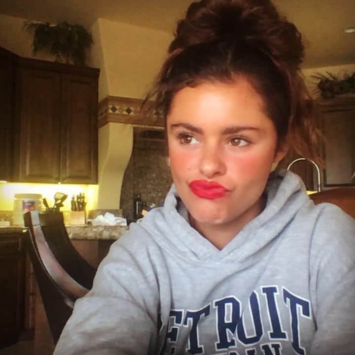 ジャッキー・リーのインスタグラム：「DAILY AFFIRMATION -stay authentic   Freestyled some ad libs over this accapella track I made when I was feeling like destiny’s child」