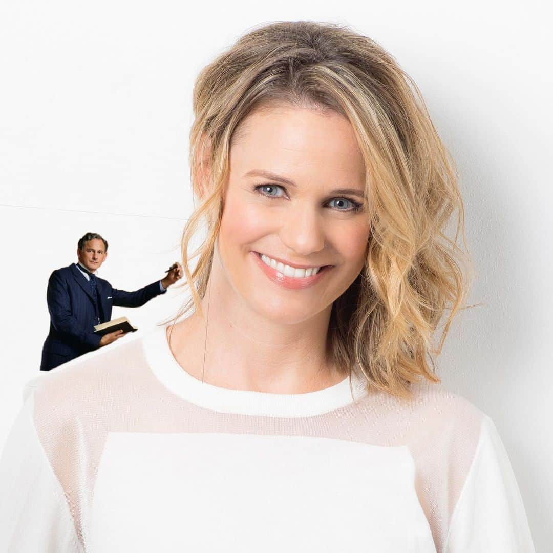 アンドリア・バーバーのインスタグラム：「I want to play! Ok @candacecbure, I see your #LecraeOnBure, @jennifer.garner #PennOnJen, @reesewitherspoon #GreaseOnReese, @elizabethbanks #HanksOnBanks.  I raise you... #GarberOnBarber. 😉  @therealvictorgarber @elizabethbanks #MyElf #ElfOnAShelf 🎄」