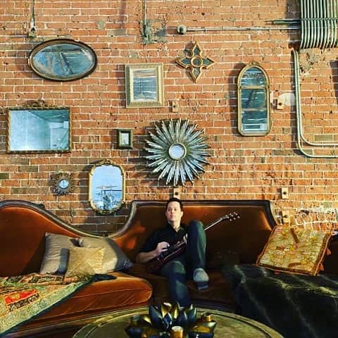 Jimmy Eat Worldのインスタグラム：「Tom trying to time travel via mirrors & riffs #whatstocome」