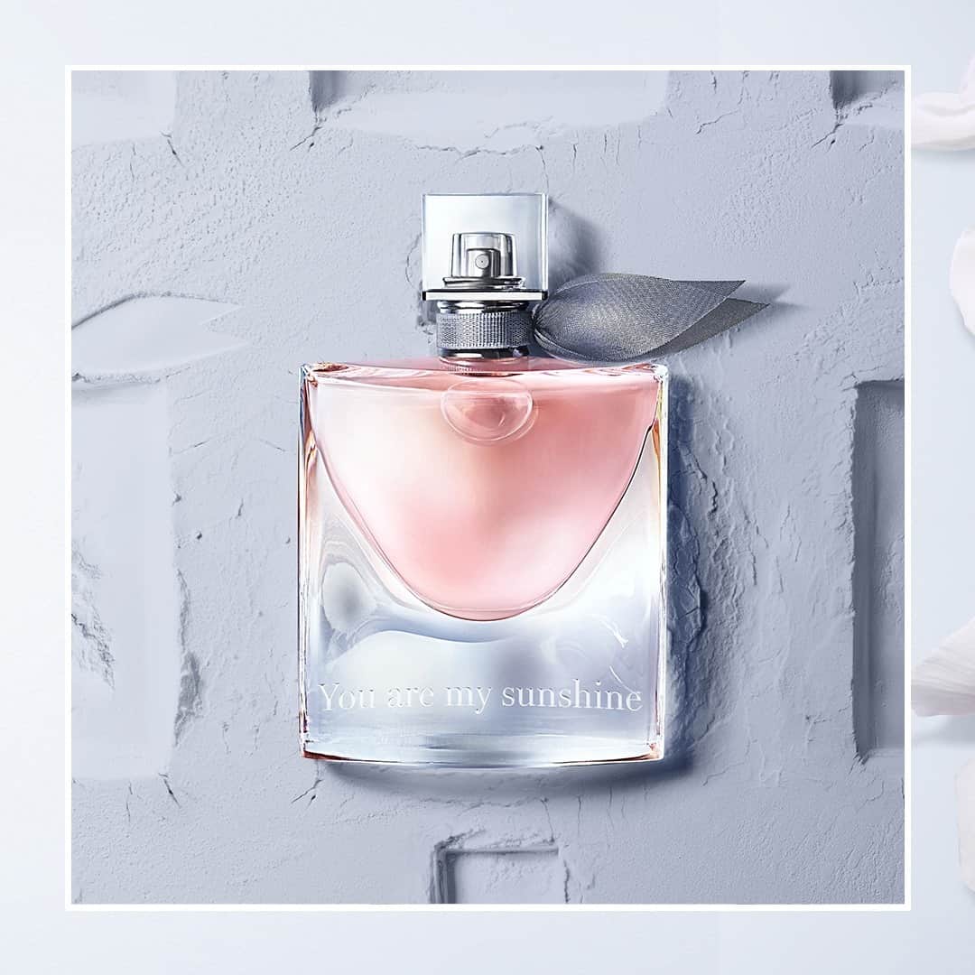 Lancôme Officialさんのインスタグラム写真 - (Lancôme OfficialInstagram)「Make it as unique as the person you want to spoil. Engrave your favorite perfume La Vie Est Belle, for the most meaningful gift. Get your engraving on Lancome.com  #Lancome #LaVieEstBelleEauDeParfum #Fragrance」12月8日 4時59分 - lancomeofficial