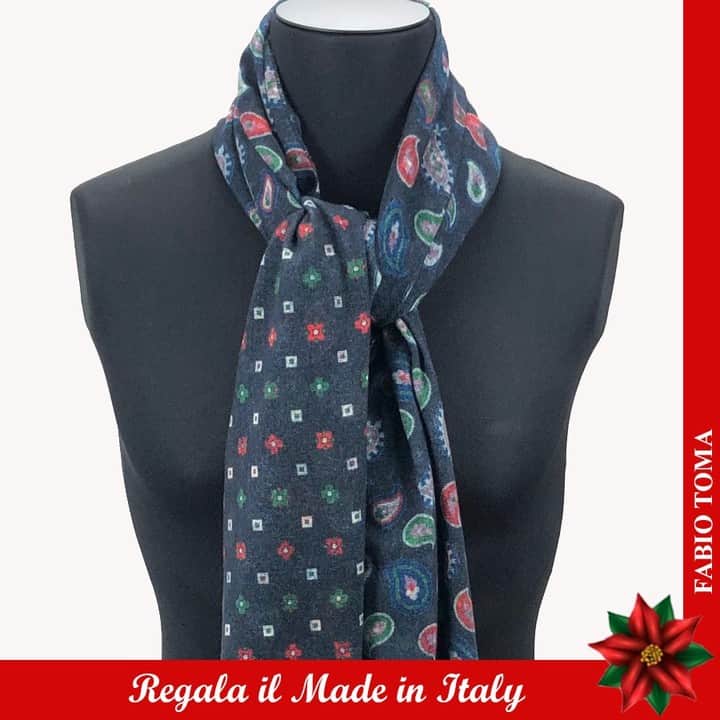 のインスタグラム：「Colori allegri, fantasia classica, colore di fondo neutro.  La indosserai con tutto!   shop@fabiotoma.com https://www.fabiotoma.com/store/  #xmas2020 #fashion #italy #style #mrket #pittiuomo #nyc #instagood #handsome #girlinsuit #pitti #suitedup #fabiotoma #camicie #cravatte #foulard #sciarpe  #cinture #gilet #Pantaloni #Completi #tshirt #bracciali #classywomen #tie #giftsideas #giftsforhim」