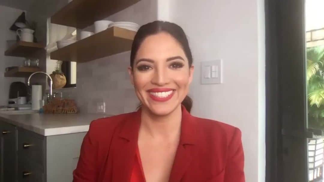 のインスタグラム：「Hoy después de #PrimerImpacto , nuestra @Pamelasilva hablará con @Carolinasarassa en la #EdicionParental ⁠ sobre cómo compagina su carrera y su nuevo rol de madre y un proyecto que lanzará esta semana en el que busca ayudar a otras madres. ⁠ ⁠ La cita es a las 6pm ET/5pmC/3PT en la página de facebook de Univision Noticias. ⁠ ⁠ #MamaDeImpacto #Motherish ⁠ ⁠ ⁠」