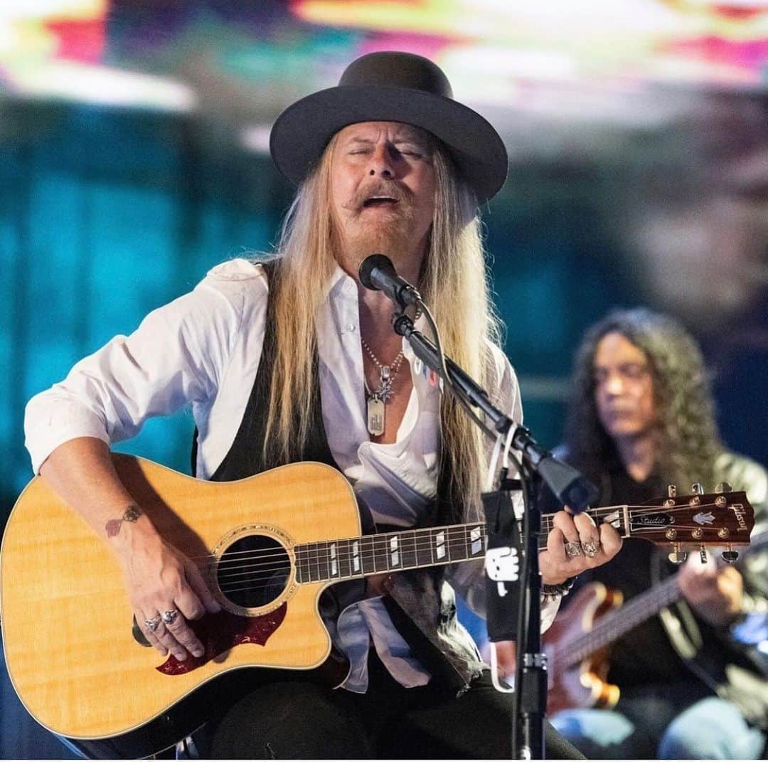 デヴィッド・スペードのインスタグラム：「At least all this stress isnt aging me. ( the great @jerrycantrell )」