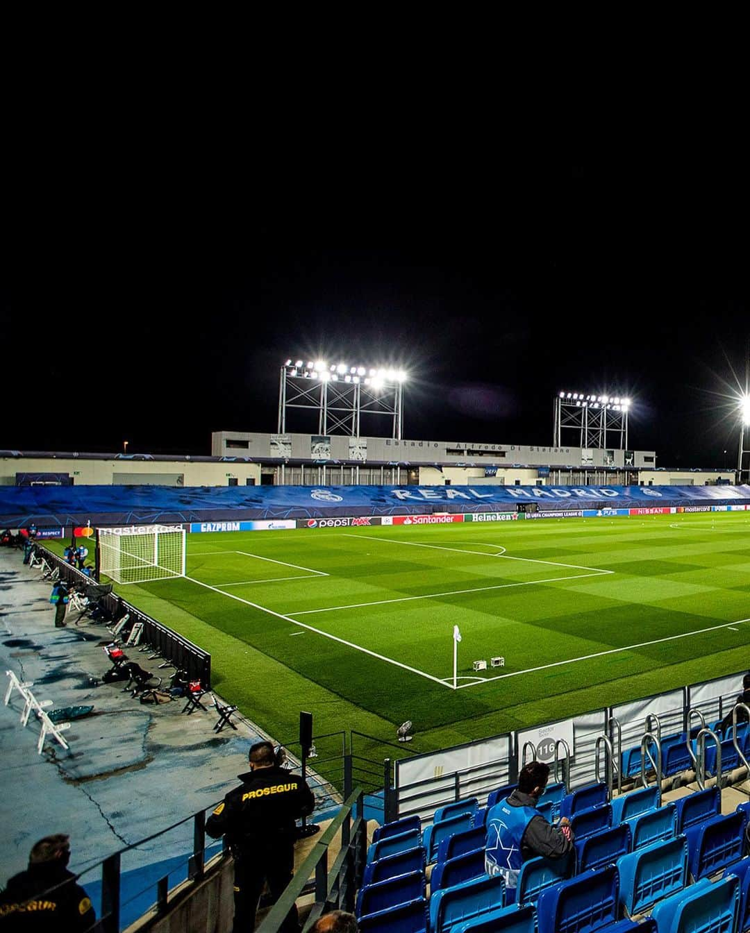 レアル・マドリードさんのインスタグラム写真 - (レアル・マドリードInstagram)「🏟️ Three big games coming up at the Di Stéfano! 🙌 ¡Tres partidos seguidos en el Di Stéfano! -Borussia Mönchengladbach -Atlético de Madrid -Athletic #HalaMadrid」12月8日 5時50分 - realmadrid