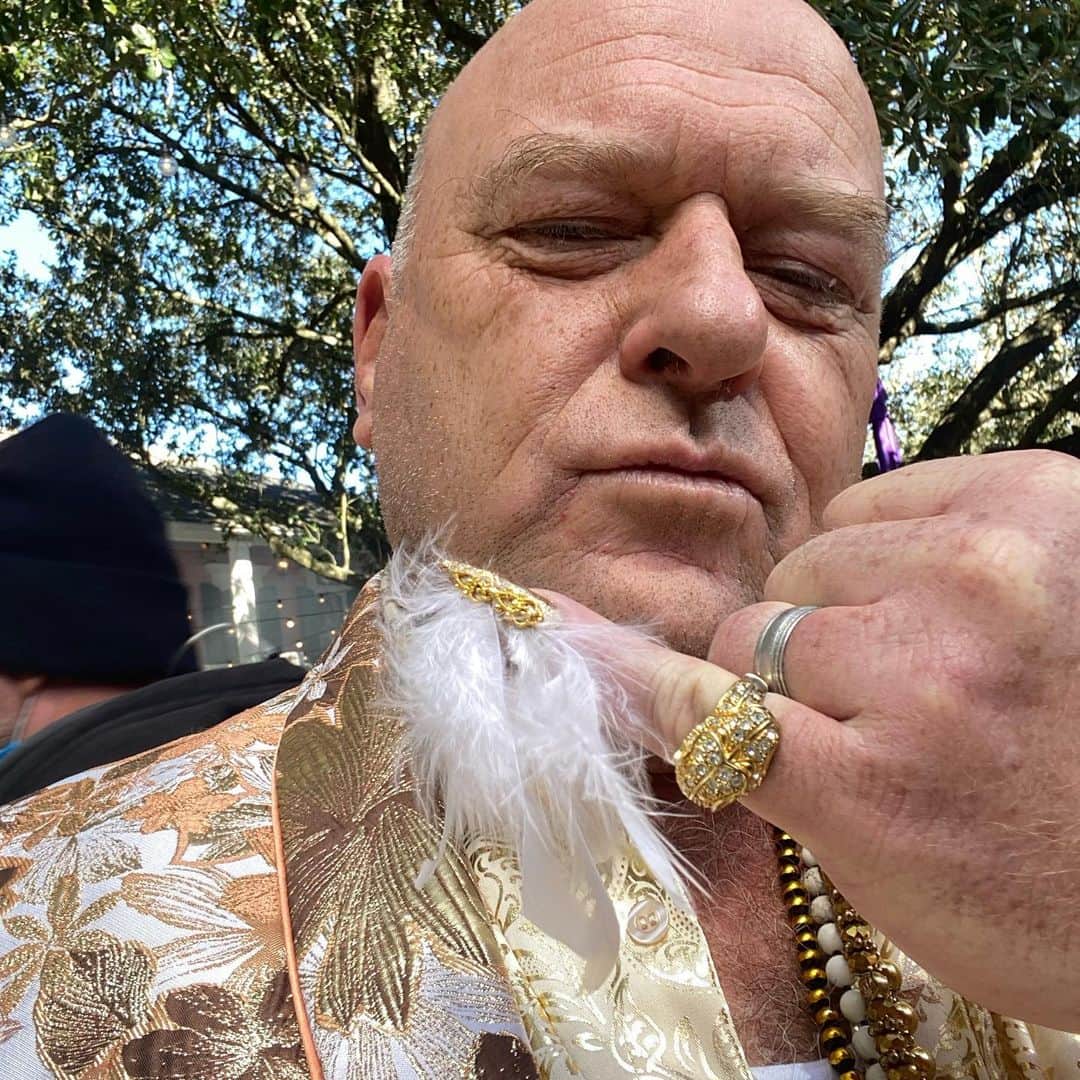 ディーン・ノリスのインスタグラム：「Pinky nail with feather. #uncledaddy @clawstnt」