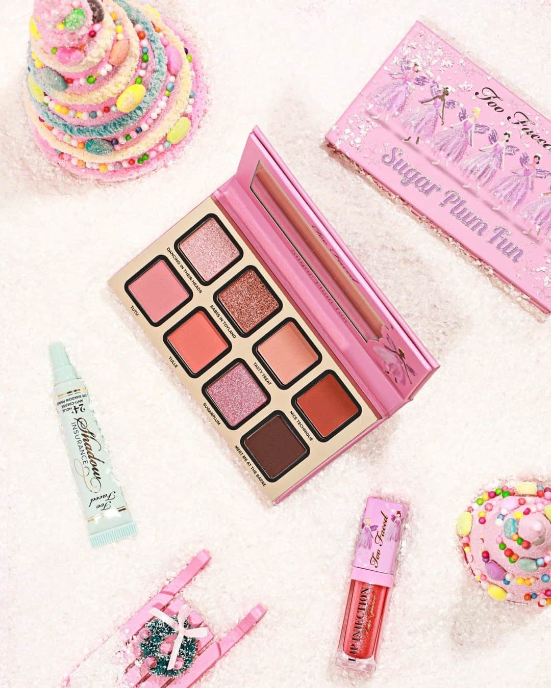 Too Facedのインスタグラム：「Play up your Christmas glam with the sugared plums & sugary pink shades in this go-to party palette! ❄️ Our Sugar Plum Fun Set also includes a travel-size Lip Injection Lip Gloss and deluxe Shadow Insurance Primer! #toofaced」