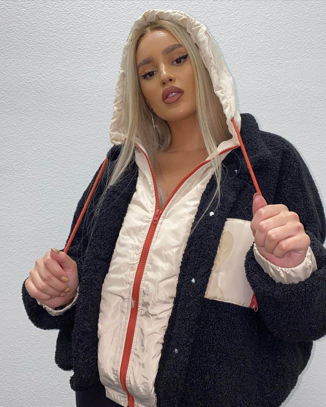 Val Mercadoのインスタグラム：「McGriddles n chill?🖤@fashionnova」