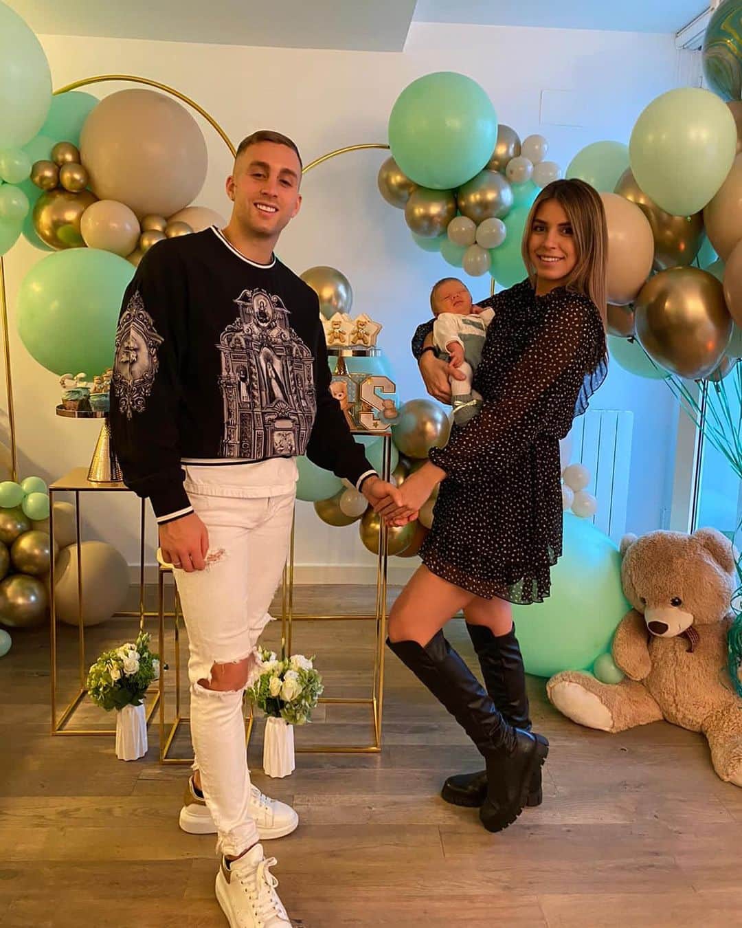 ジェラール・デウロフェウのインスタグラム：「💚🧸」