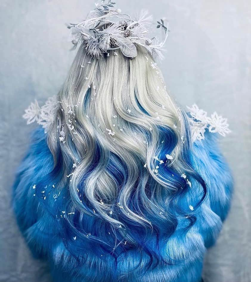 CosmoProf Beautyさんのインスタグラム写真 - (CosmoProf BeautyInstagram)「Getting CHILLS from this frozen hair❄️⁣⁣⁣ ⁣⁣⁣ Hair by @kaybeglam using # Mydentity Arctic Blue - Direct Dye Vibrant Pastel.⁣⁣ ⁣⁣ Process:⁣⁣⁣ "Her hair was still beautiful and ash from our last session, so I did her roots with foils then a little shadow root. First, I used # Mydentity Signature Shades 6SS with a drop of # Mydentity Eclipse. Then, I added the blue pops."⁣⁣⁣ ⁣⁣ Find the #Mydentity shades you need to create the perfect winter look at Cosmo Prof! SHOP via #LinkInBio⁣⁣ ⁣⁣ #repost #guytang #hairbesties #cosmoprofbeauty #licensedtocreate #vivids #vividhair #bluehair #bluehairdontcare #colorfulhair #creativecolor #haircolorideas #trendyhair #icyblonde #iceblonde #colourmelt #colormelting #winterhair #holidayhair」12月8日 6時29分 - cosmoprofbeauty