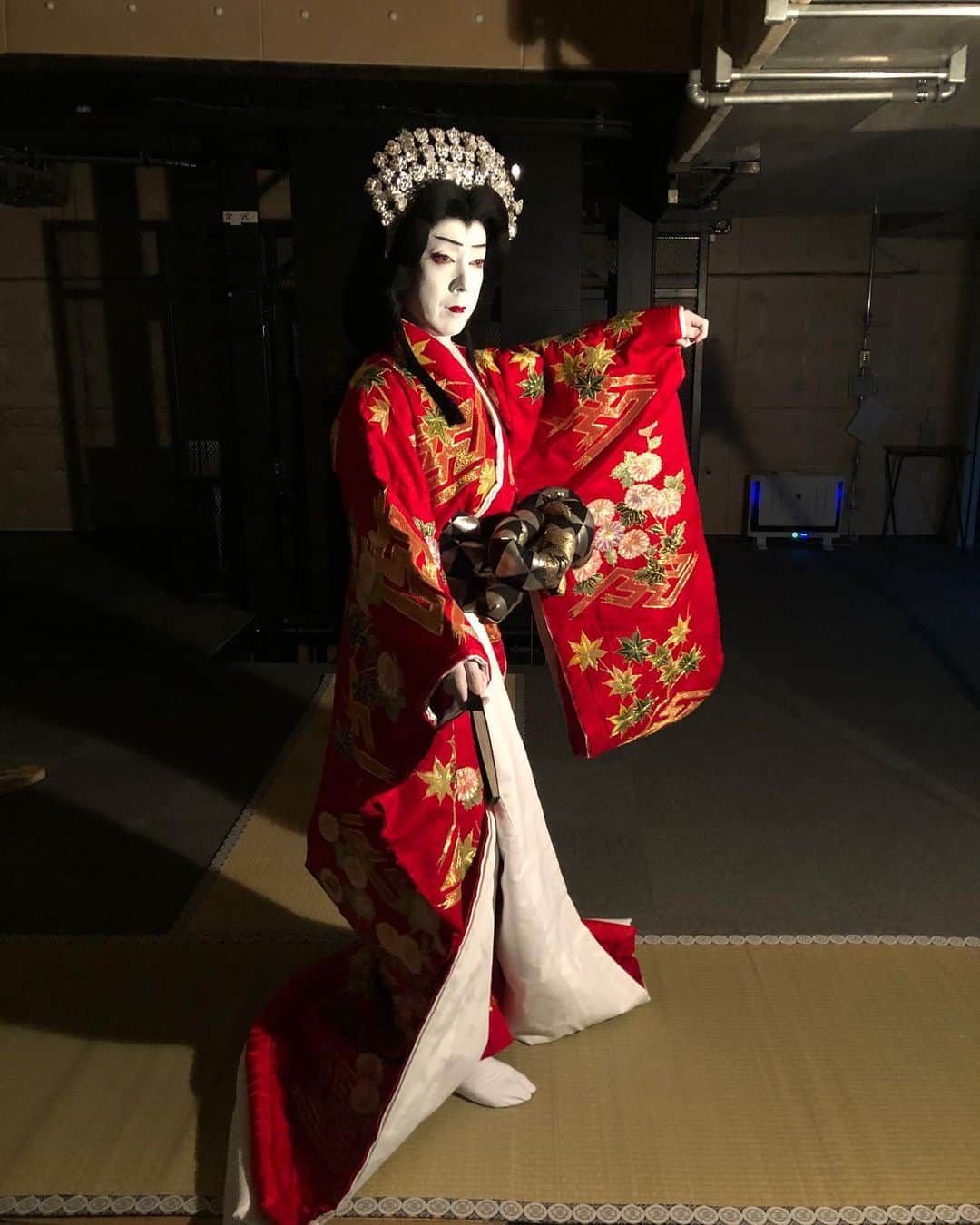 尾上菊之助さんのインスタグラム写真 - (尾上菊之助Instagram)「「十二月大歌舞伎」四部「日本振袖始」の初日より昨日まで、坂東玉三郎のお兄さんの代役として岩長姫実は八岐大蛇役をつとめさせていただきました。 本日8日は歌舞伎座休演日ですが、明日9日から素戔嗚尊をつとめます。﻿ ﻿ 先月に引き続き、スタッフ一同、新型コロナウィルスの感染対策を徹底してお客様に安心して歌舞伎をご覧いただけるようにしております。  #歌舞伎座　#歌舞伎　#kabuki」12月8日 6時38分 - onoekikunosuke