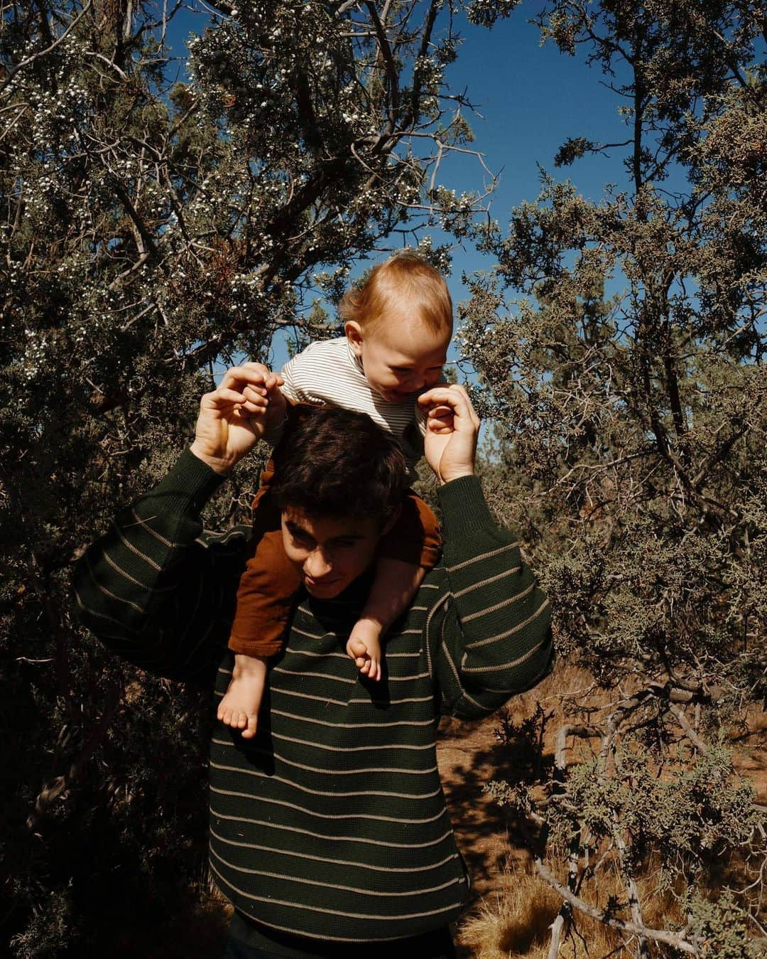 ナッシュ・グリアさんのインスタグラム写真 - (ナッシュ・グリアInstagram)「I hope he never outgrows my shoulders 🥺」12月8日 6時51分 - nashgrier