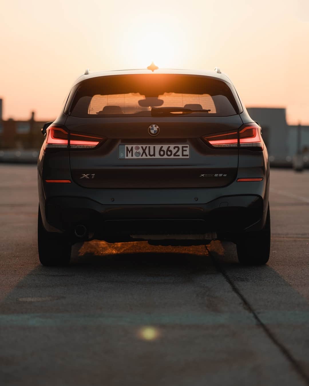 BMWのインスタグラム：「Is sunset your favorite color too? The BMW X1.  #TheX1 #BMW #X1 @mike.nimtsch @hrtpicture __ BMW X1 xDrive25e: Energy consumption in kWh/100 km (combined): 14.3–13.8. Fuel consumption in l/100 km (combined): 2.1–1.9. CO2 emissions in g/km (combined): 48–43. Further information: www.bmw.com/disclaimer.」