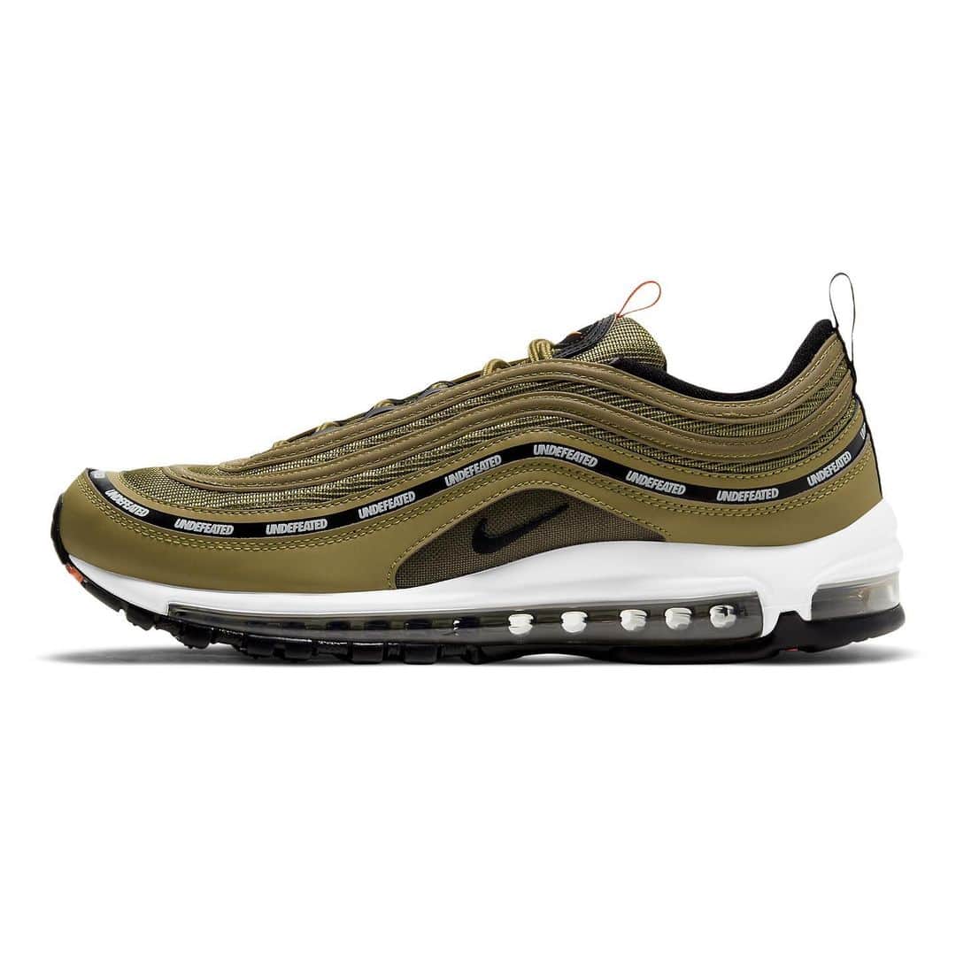 HYPEBEASTさんのインスタグラム写真 - (HYPEBEASTInstagram)「@hypebeastkicks: @undefeatedinc has tapped @nike for another batch of releases involving the beloved Air Max 97. The first pair portrays the ever-popular “flight jacket” theme with leather and synthetic textile uppers draped in a “Militia Green” hue, and accented by black detailing. The second pari has been dressed in a pitch black tone, complemented by “Volt” branding, a “Militia Green” overlay, and silver Swooshes. Expect them both to drop via SNKRS and select retailers soon.⁠⠀ Photo: Nike」12月8日 17時11分 - hypebeast