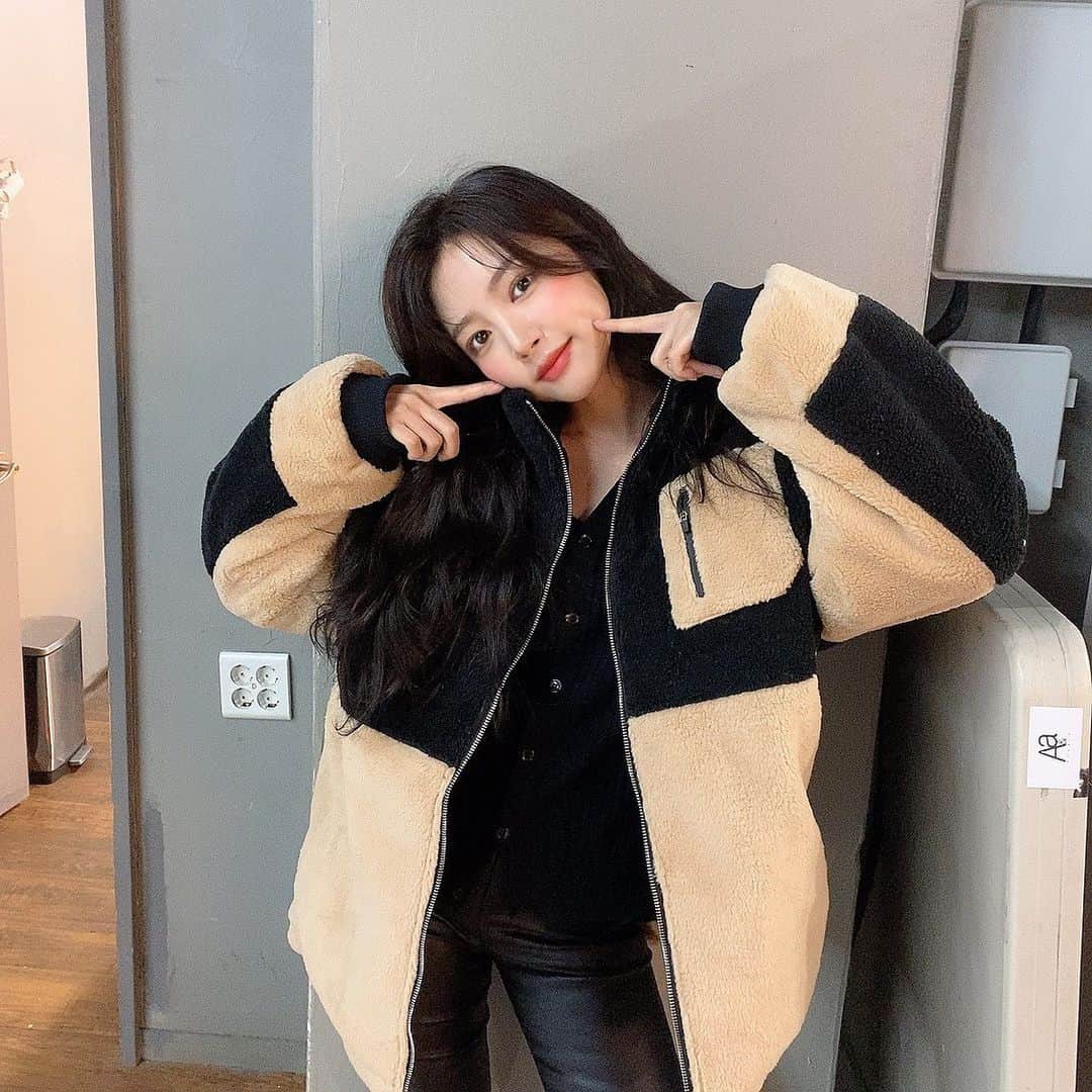 ヘインのインスタグラム：「따숩게🖤🤎」