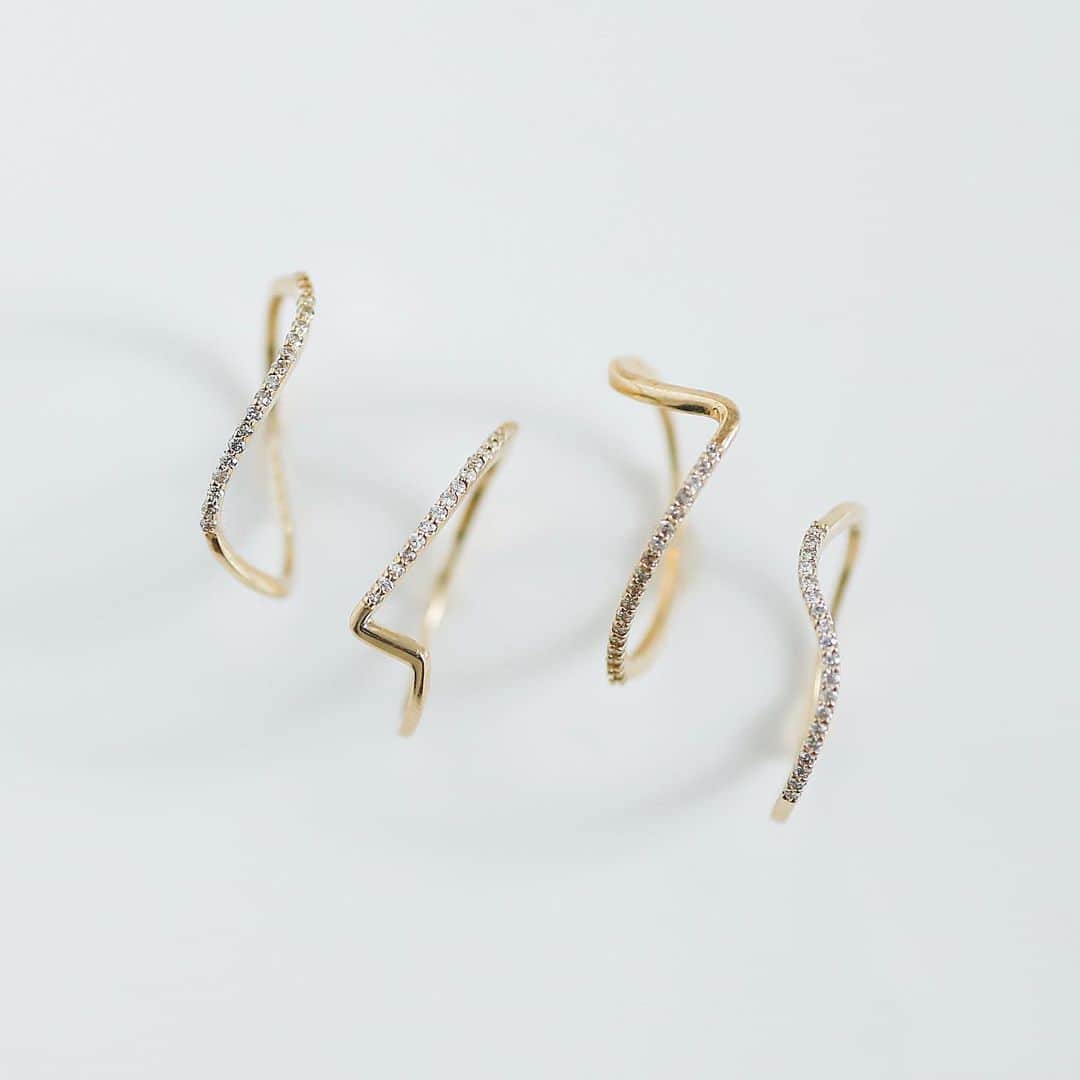 SIENAさんのインスタグラム写真 - (SIENAInstagram)「. SIENAROSEのパーソナルジェリー  1~9までの数字で選ぶUNMEISU・リング。 運命数は生年月日をバラして１桁になるまで足していくことで知ることができます。 一見数字とはわからないデザインで、シークレットに楽しめます。  左から、2.4.7.9 ■UNMEISU・リング K10YG、ダイヤモンド0.095ct ¥34,100(s5370141-149r)  #sienarose #シエナロゼ #jewelry #ring #gold #accessory #クリスマス #プレゼント #ギフト #リング  #指輪 #運命数 #占い #お守りジュエリー #ご褒美ジュエリー #ジュエリー #ゴールドアクセサリー #ダイヤモンド #シンプル #シンプルライフ #シンプルコーデ」12月8日 17時37分 - sienarose_official