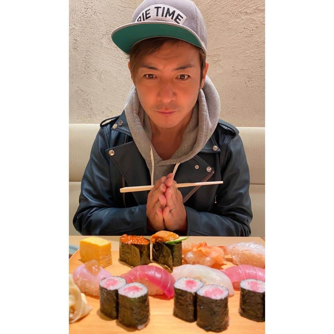 つるの剛士さんのインスタグラム写真 - (つるの剛士Instagram)「🍣ランチ with 奥さん。  #🍣　#お寿司 #妻写」12月8日 17時37分 - takeshi__tsuruno