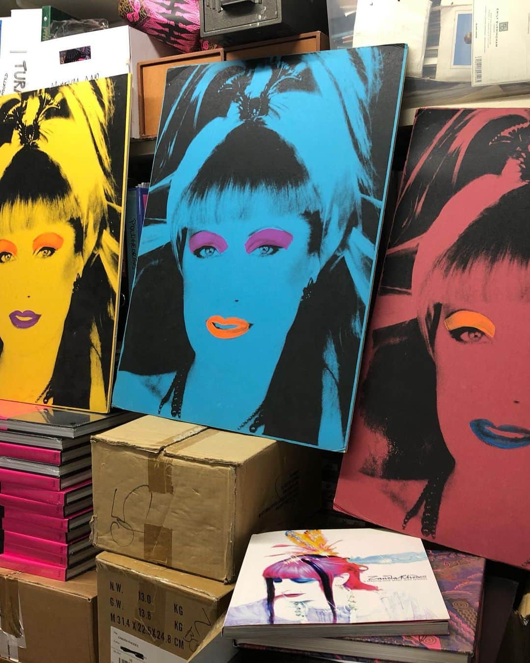 のインスタグラム：「💛💙💖I’m having an amazing time, once a week, chipping away at @zandra_rhodes_ vast archive mountain! So many treasures ⏩ 1: Portraits for a store launch. 2: Reams of amazing hand-painted textile design tests. 3: Opening a chest! 4: Original treasures discovered! 5: A foothill of the mountain」