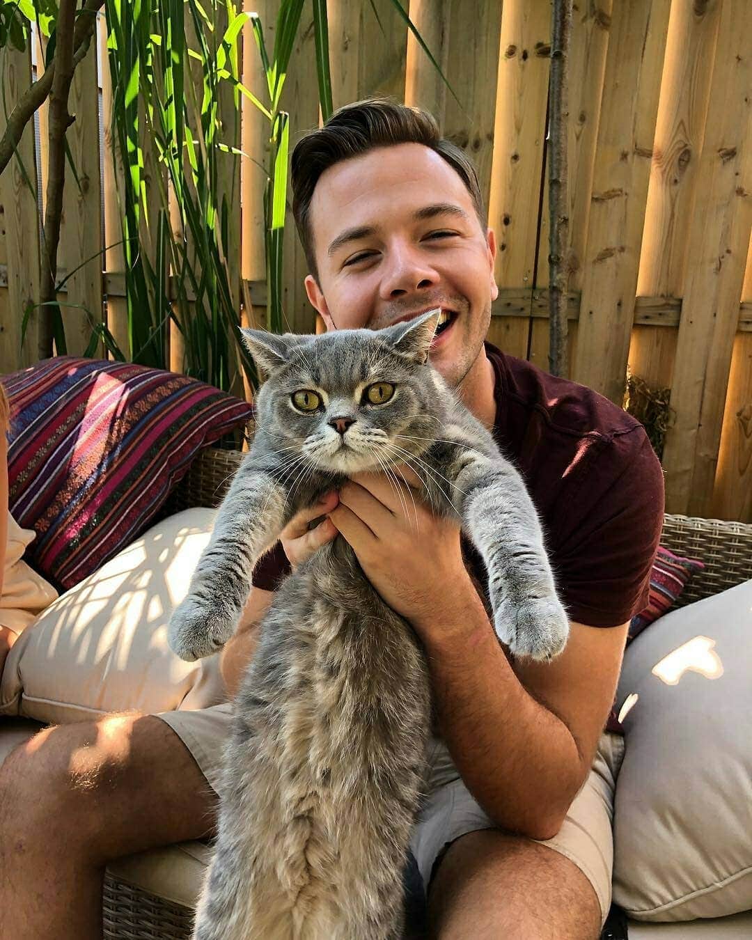 Spinnin' Recordsさんのインスタグラム写真 - (Spinnin' RecordsInstagram)「This year our pets couldn't have been happier with the house full of their favorite humans 24/7. What's your pet's name?  ​@samfeldtmusic @heartfeldt  ​ ​Link in bio to stream Home Sweet Home EP ​ ​#SamFeldt #SpinninRecords」12月8日 17時40分 - spinninrecords