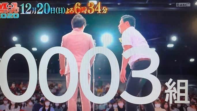 のインスタグラム：「漫才師っちゅうんは360度どこから見てもカッコええんや。  #カッコ良さより #面白さ欲しいよって人は #任せてください #たぶっちゃんに。 #僕の方は見なくていいんで。 #キャンキャン吠えるだけなので。笑」
