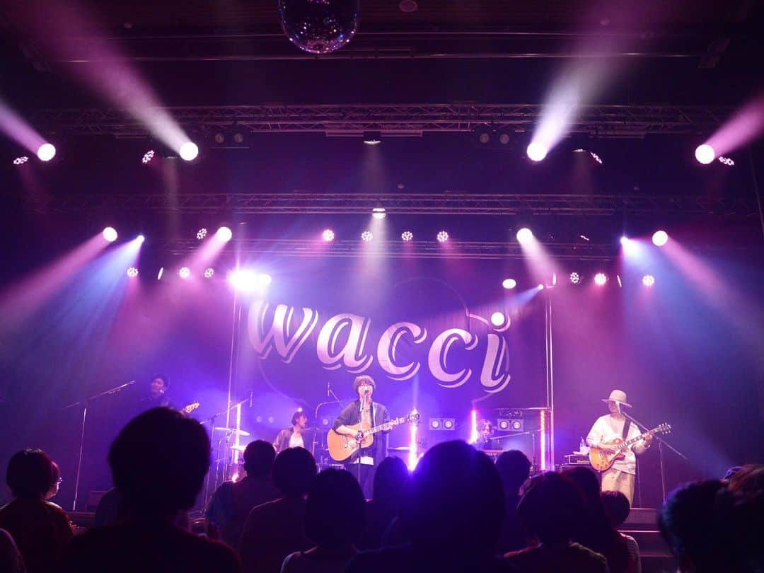 wacciさんのインスタグラム写真 - (wacciInstagram)「. wacci47都道府県ツアー 感染症対策を徹底した上で、ソーシャルディスタンスを保って開催しております。 . お客様同士の十分な距離を保てる会場に限り、チケットの追加販売を行なっております。 チケットの詳細はオフィシャルサイトからチェック！ . https://wacci.jp/wacci47tour/ . #wacci #wacci47都道府県ツアー #ライブ #ツアー #live」12月8日 17時47分 - wacci_official