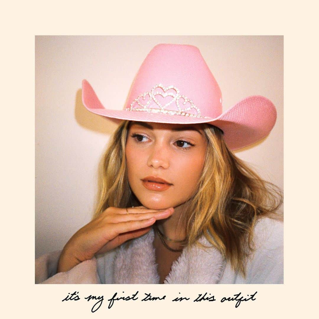 のインスタグラム：「my christmas gift to u. talk me out of it 💕 december 18」
