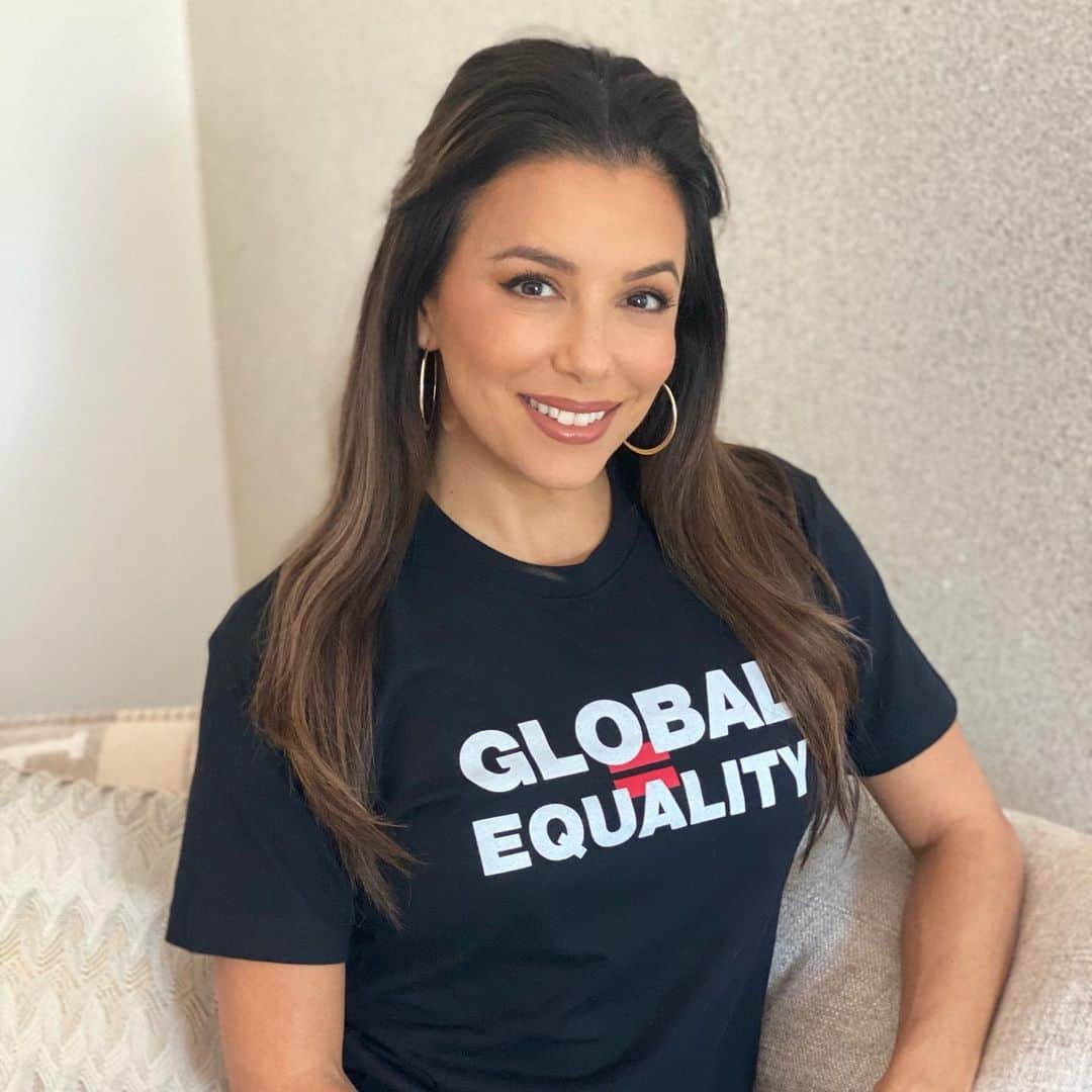 エヴァ・ロンゴリアさんのインスタグラム写真 - (エヴァ・ロンゴリアInstagram)「No action is too small to make a difference. This cool limited-edition tee will support @globalgiftusa and @globalgiftfoundation who work tirelessly to create equality on a global scale. 100% of the net proceeds feed children and families around the globe. Get yours at represent.com/globalequality   Tag me and use #GlobalEquality in photos wearing yours!」12月8日 9時07分 - evalongoria