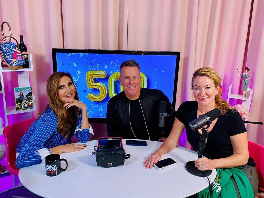 ヘザー・マクドナルドのインスタグラム：「It's Juicy Scoop's 500th episode!! I share all of my appreciation for you Juicy Scoopers. Plus, I give my prediction for Jax and Brittany now that they've left Vanderpump Rules. I also give a prediction for Olivia Jade and what she will reveal on Red Table Talk.  Your favorites, Comedians Chris Franjola & Sarah Colonna, join to discuss the benefits of no Christmas parties this year, the moment you knew you were straight, Chris shares the purple cords’ story, and when I went roller skating with a frog head on my body.  I also share my favorite interview involving a high class escort in Las Vegas... and Corey Feldman! Get ready.   🎉500 episodes people! EPISODE UP AT MIDNIGHT」