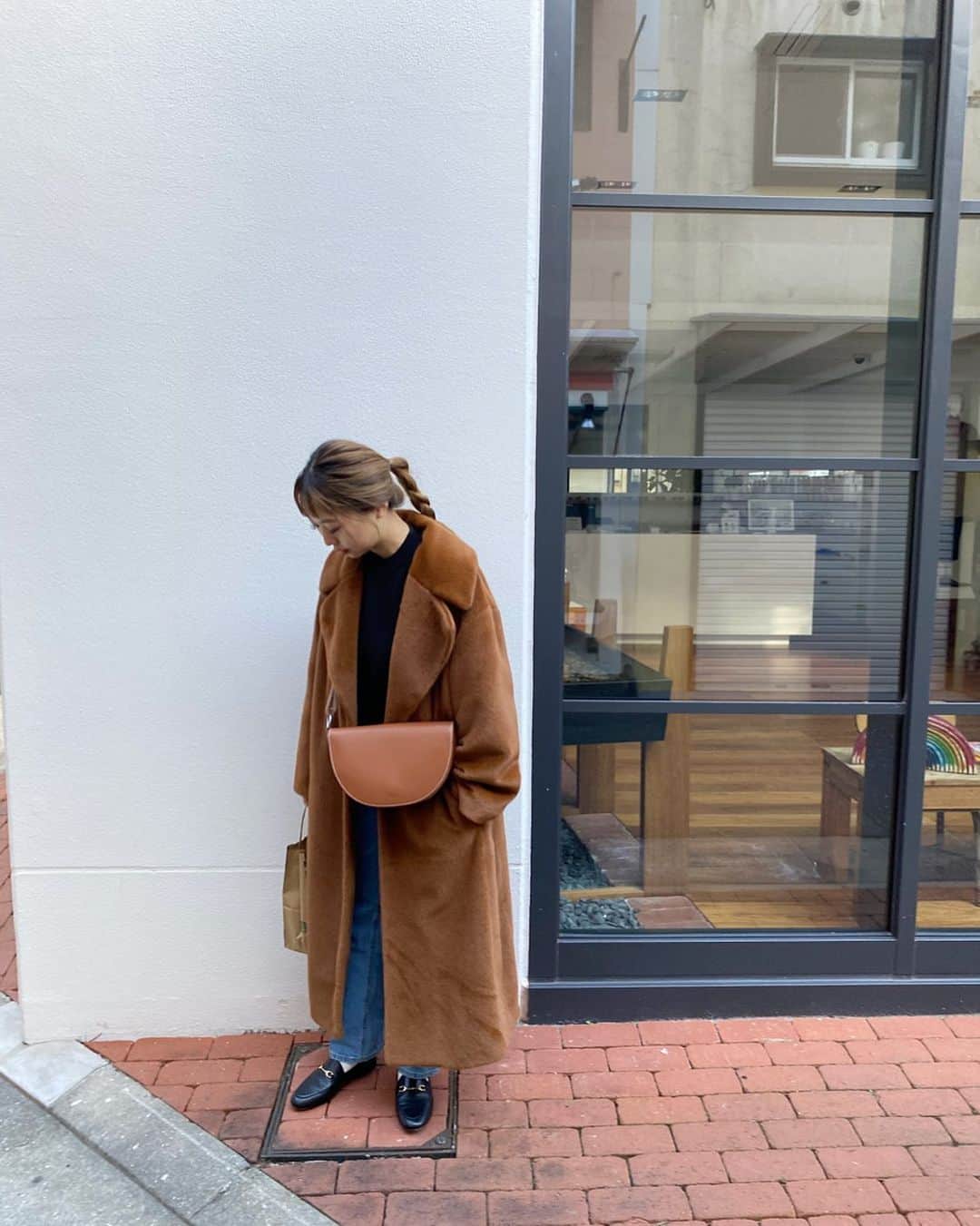 のインスタグラム：「.  ことしもお世話になります。 ファーコート🧸🤎  #エコファー　#ママコーデ」