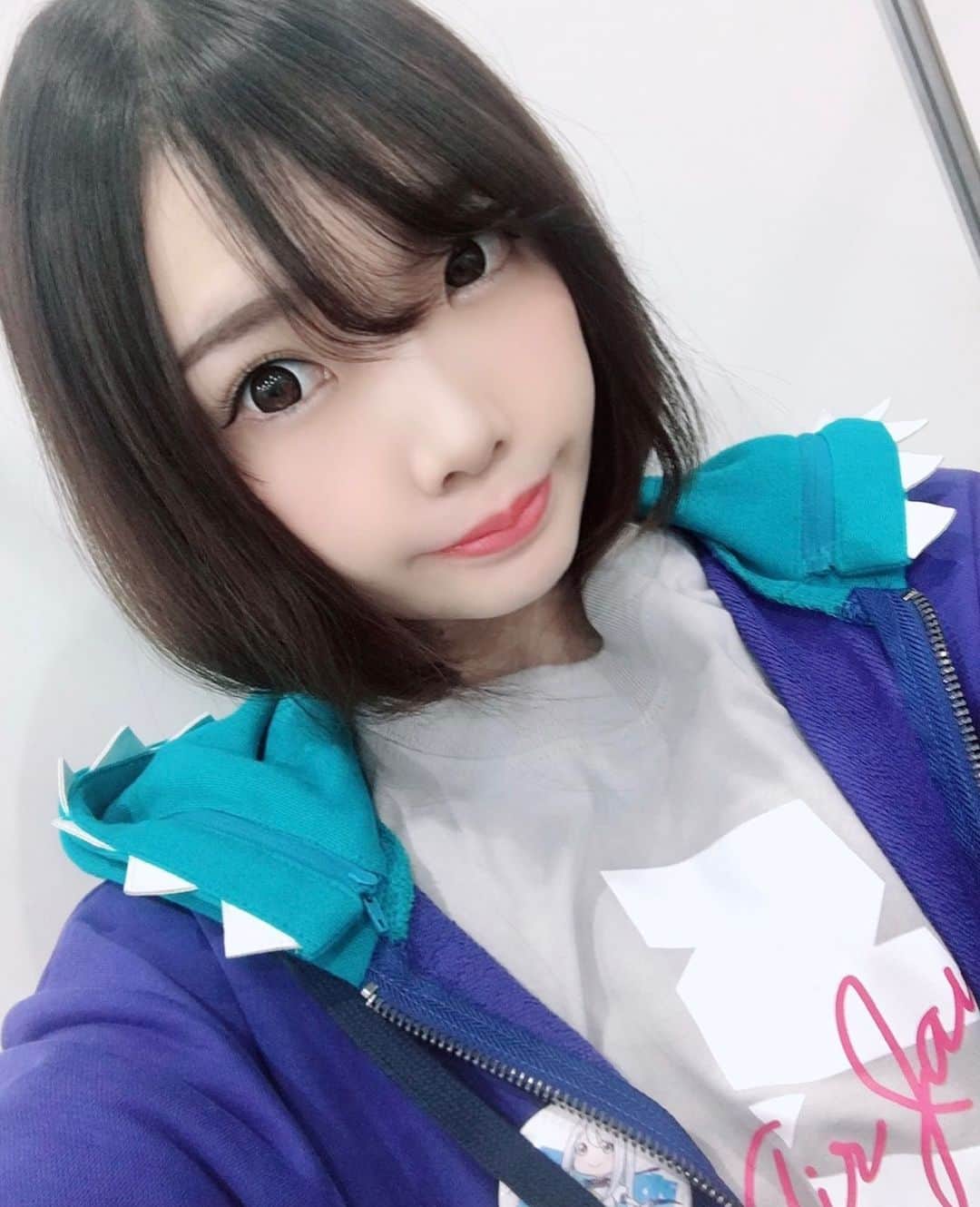 武田美憂のインスタグラム：「. 髪の毛切っ……シリーズです。 . 昨日の #ACL は皆さん観られましたか？🥺🔥 結果としては負けてしまったけど、 ポジティブなコメントが多くてサポーターの方達の 素晴らしさにスンとしました。武田です。 ああ、それにしても…ううう( ˃_˂ഃ ) . #オウルテックレディ #fmarinos #横浜Fマリノス #サッカー #jリーグ #オウルテック #owltech  #いいねしてね #portrait #portraitphotography #model #japanesegirl  #racequeen #レースクイーン #ポトレ #ポートレート #followme」