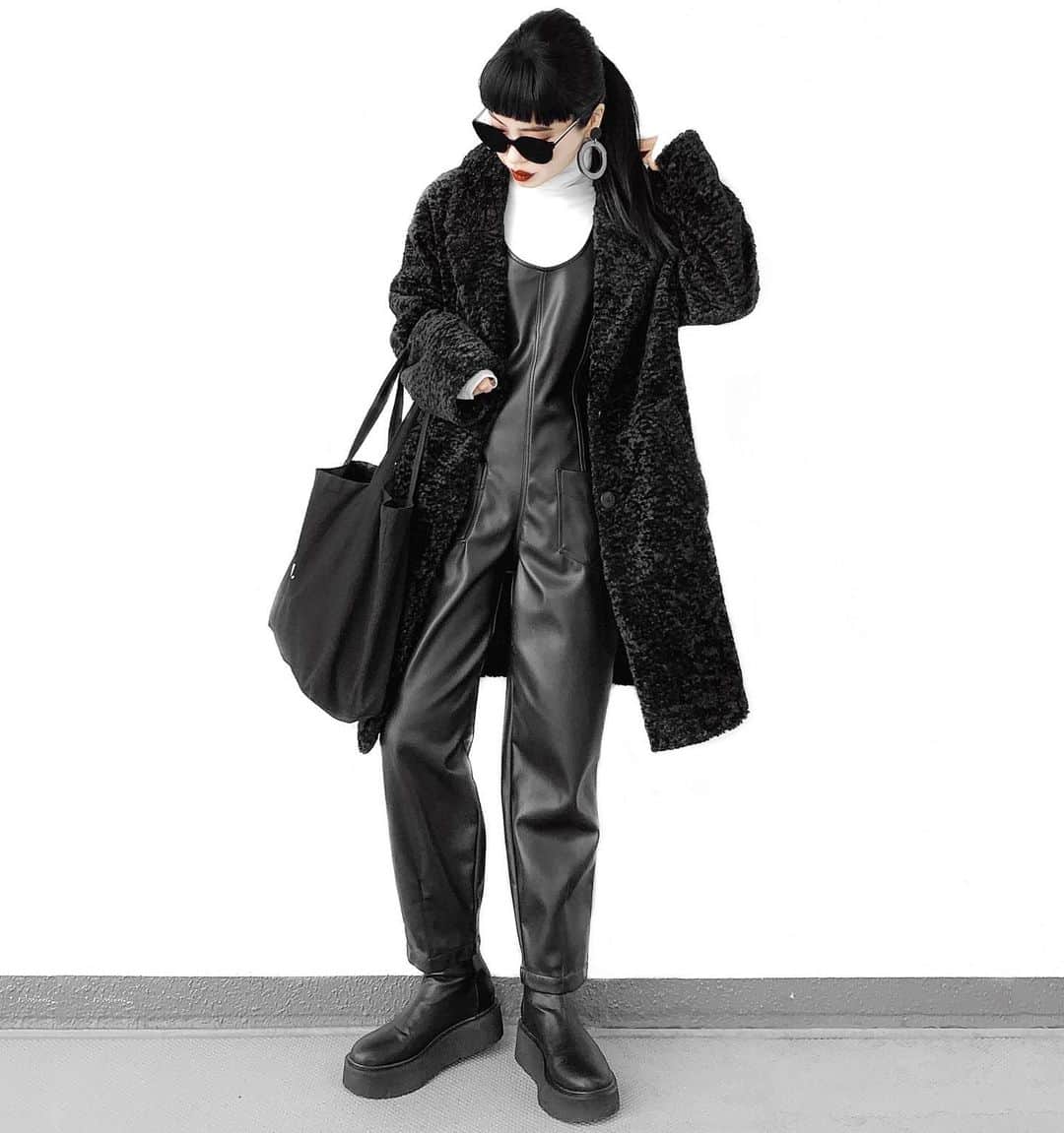 lve_xxxxのインスタグラム：「.﻿ .﻿ ＺＡＲＡ ＣＯＤＥ﻿ ﻿ ﾌｧｰｺｰﾄ買っちゃった😂﻿ 暑がり野郎…﻿ outerほぼまだ着てないのにな←﻿ ﻿ ﾚｻﾞｰｻﾛﾍﾟ昨年？買ってから﻿ なかなか、出番なかったけど﻿ 今期にﾋﾟｯﾀﾘ✌️﻿ ﻿ ﻿ いやー暑いね🥵爆﻿ ﻿ ﻿ ｺｰﾃﾞｱｲﾃﾑ詳細は﻿ WEARをご覧くださいませ。﻿ ﻿ WEAR ： lvexxxx ﻿ 💻 https://wear.jp/sp/lvexxxx/﻿ ﻿ －－－－－－－－－－－－－－－－－－﻿ ﻿ 📢ｺﾒﾝﾄ頂ける際は、﻿ 最新投稿にお願い致します。﻿ ﻿ 過去投稿に頂いた際、気がつかない事もあり﻿ お返事致しかねる場合が御座います🙇‍♀ ﻿ ﻿ ️﻿」