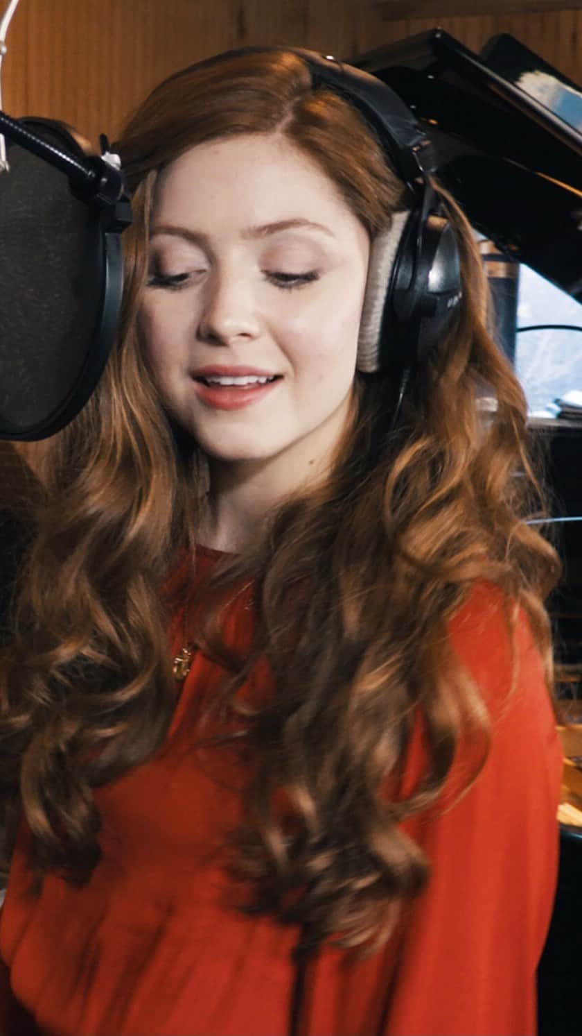 のインスタグラム：「Happy holidays everyone! I had the chance to support A Little Love Village by singing this song at their virtual event on December 4. Other performers included were @onevoicechildrenschoir @byuvocalpoint Vocal Point, and @matandsavanna They are an amazing organization that serves the special needs community. Learn more about their mission and consider supporting them this holiday season at https://alittlelovevillage.org/. Guitar @michaelvsongs  Producing/mixing @officialmarkog Awesome video @clameek ❤️🎄」