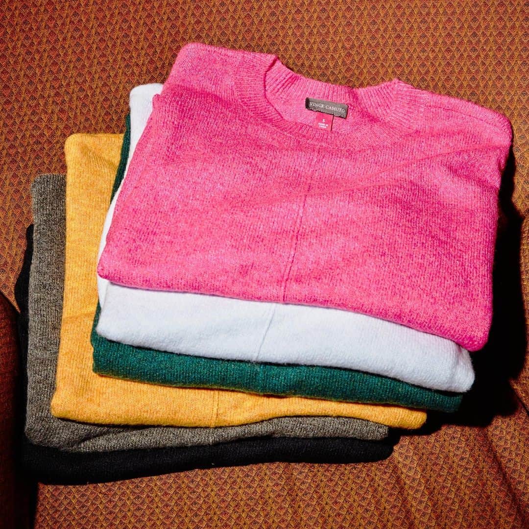ヴィンスカムートさんのインスタグラム写真 - (ヴィンスカムートInstagram)「It’s officially sweater weather! Shop all our cozy Crew Neck Pullover Sweaters now at @dillards. #vincecamuto #holidaydecorating」12月8日 10時00分 - vincecamuto