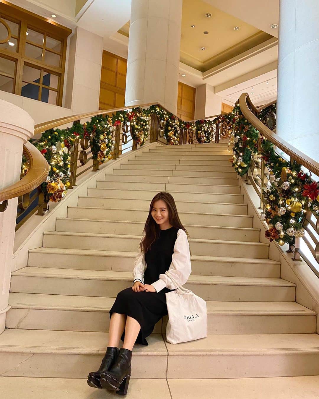青山舞莉のインスタグラム：「lovely mornings at @hilton_tokyo_odaiba   たくさん質問頂いたこのお洋服は　@iradowl_official」