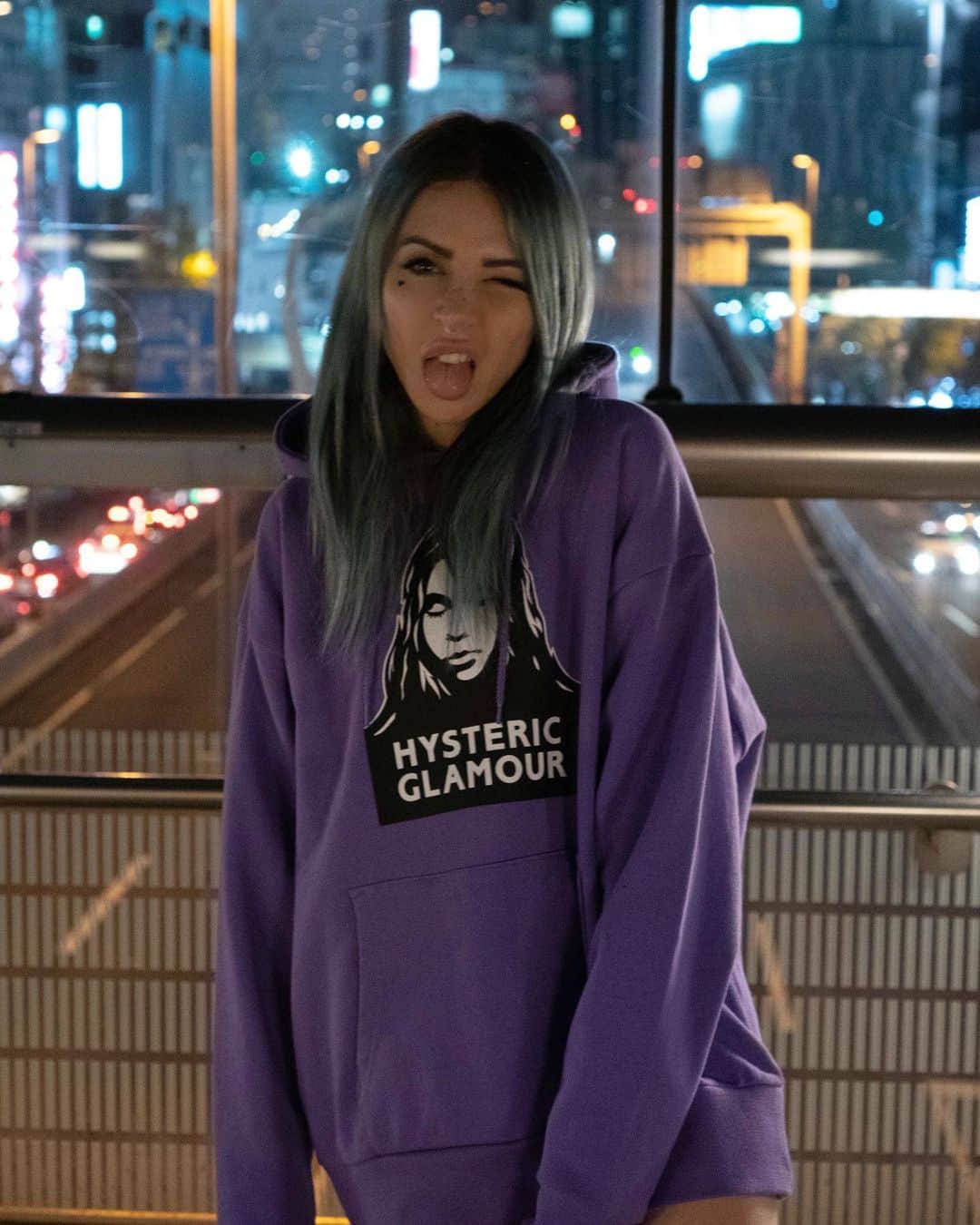 アリソン・ワンダーランドのインスタグラム：「should I dye my hair again 🤔」