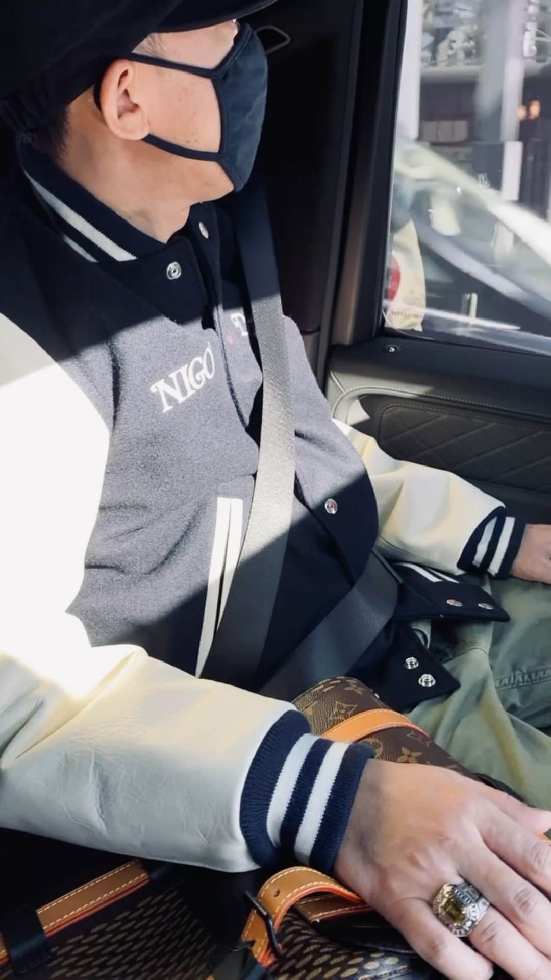 NIGOのインスタグラム：「🚙彡」
