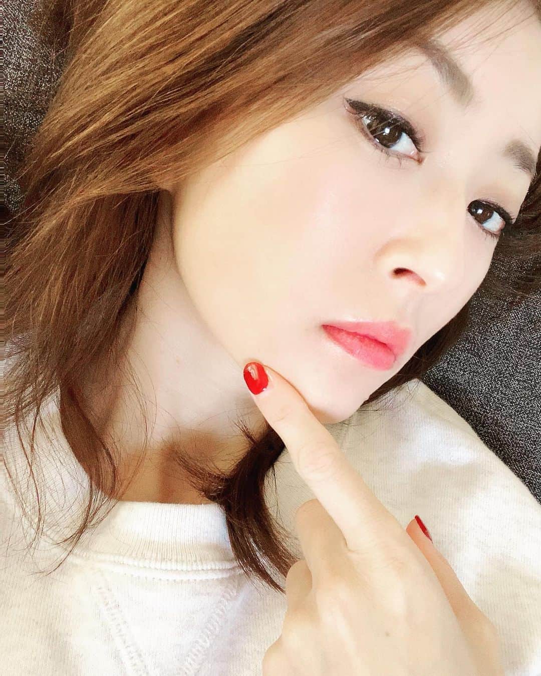 山上紗和 のインスタグラム：「#エレクトロポレーション 安いし最高だべ🧏‍♀️  #アンチエイジング  #美肌ケア  #スキンケア  #リアボーテ の基礎化粧品もいい❗」