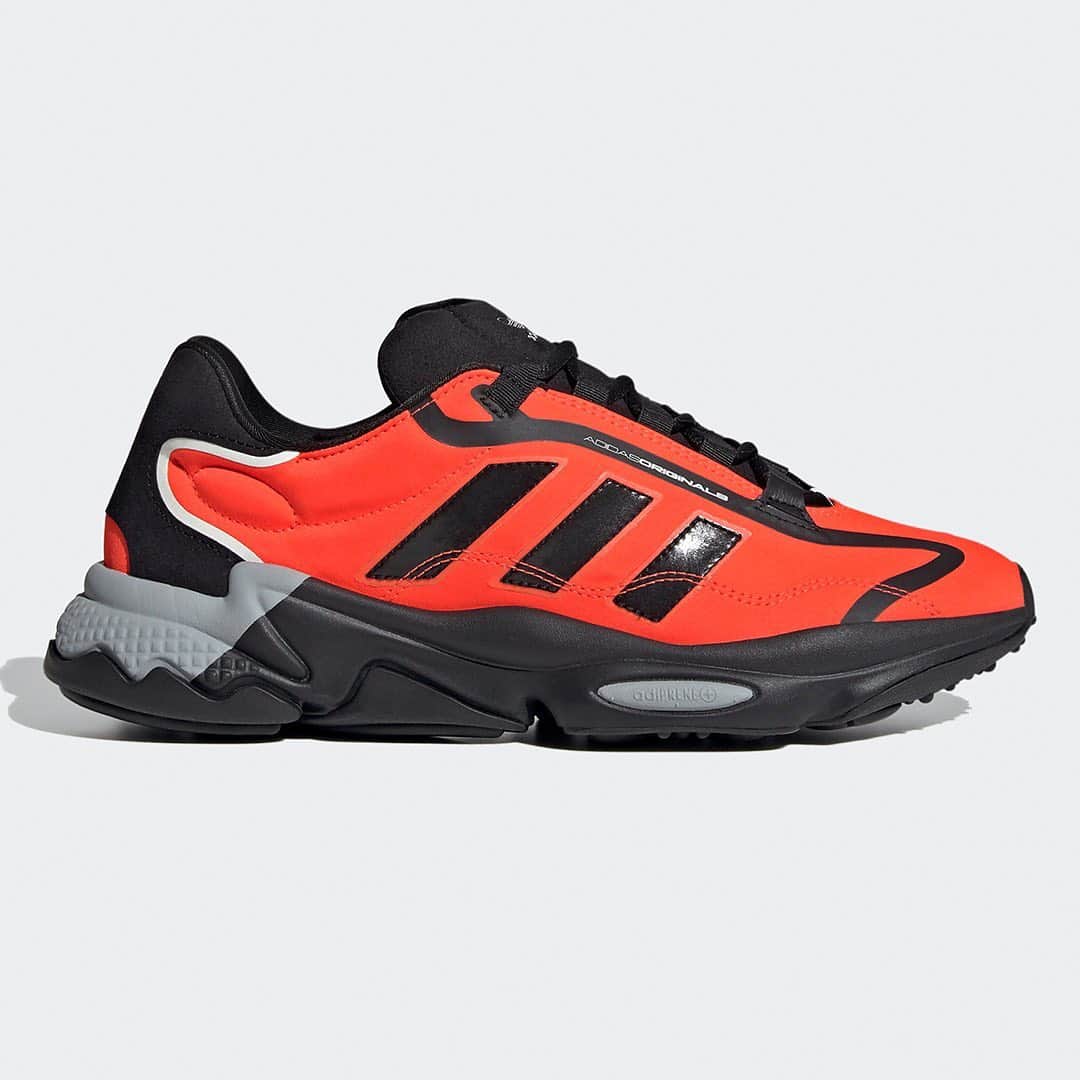 HYPEBEASTさんのインスタグラム写真 - (HYPEBEASTInstagram)「@hypebeastkicks: @adidasoriginals' Ozweego Pure is delivering a welcome dose of maximalist style. The sneakers arrive in two striking colorways — “Core Black/Solar Red/Grey Two” and “Chalk White/Core Black/Cloud White” — setting off the oversized silhouette. The chunky midsole which made the sneaker a ’90s, and now perennial, classic is formed from cloud-soft Adiprene and Adiprene+ cushioning while a sock-like fit provides snug support and mobility. These are available now via @adidas UK for approximately $120 USD.⁠⠀ Photo: adidas」12月8日 10時26分 - hypebeast