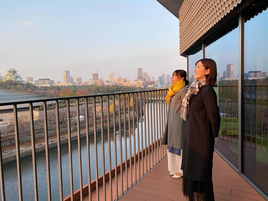 中村秀香のインスタグラム：「今朝は #すまたん  お天気担当でした☀️  今朝のytv周辺はすっきり晴れていて 気持ちの良い青空が広がっていました☺️✨  今週はいつも通り　#すまたん 木曜日・金曜日はスタジオ担当です。 よろしくお願い致します！  写真は 昇っている朝日を 眺めている様子です📸」