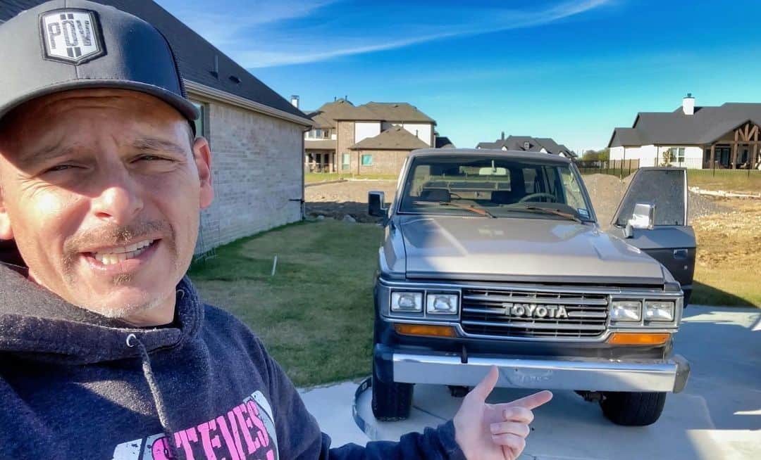 スティーブのインスタグラム：「I’ve decided to fix and flip this nice series 62 Land Cruiser. Today’s video shows what I got and hopefully how far I can take it to maximize some $$$. Link to video in bio.  アメリカではランクルが大人気！この６２シリーズを磨けばいくらぐらいで売れるのだろう？ 動画をチェックしようね　＃ランクル　#fj62landcruiser #fj62 #ランドクルーザー　#landcruiser60  thanks to @mvmntwash for the nice clean up on the truck!!」