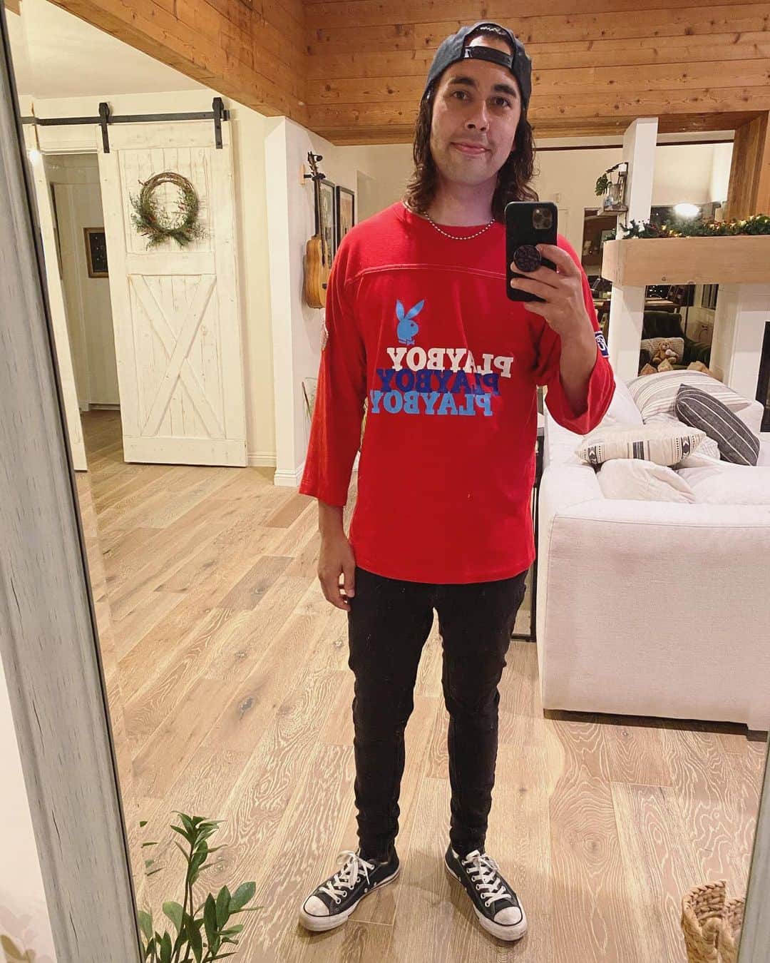 ヴィック・フエンテスのインスタグラム：「¿Como Estás? 🤍」