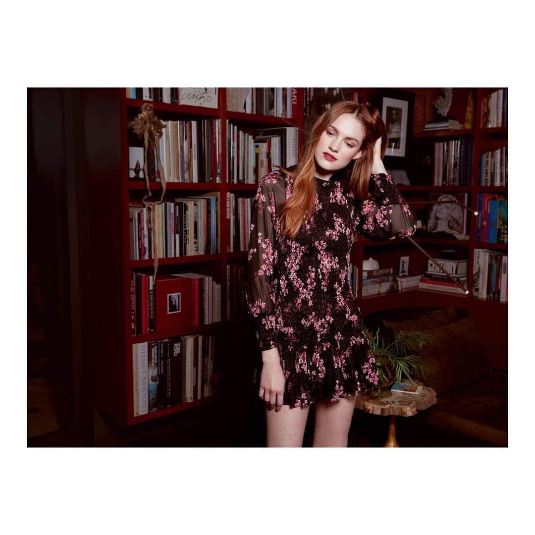 ティーバッグスのインスタグラム：「Soirée-chic ✨ Our best-selling Roisin dress. #MISAworld」