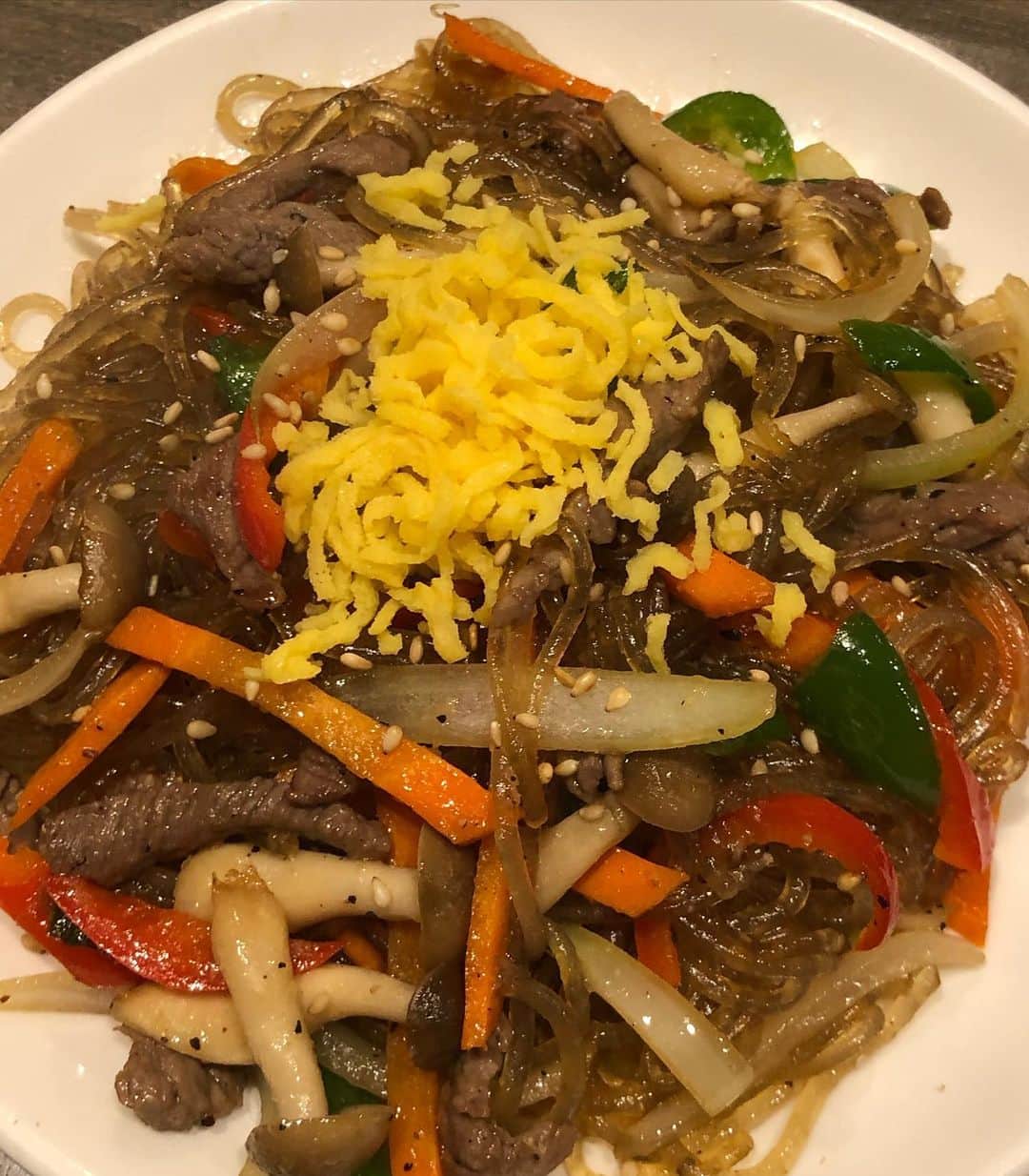 甘糟記子さんのインスタグラム写真 - (甘糟記子Instagram)「昨日のお弁当( ^ω^ )  お弁当用に取っておいたお肉でつくねちゃん！ あとは、蒸したサツマイモ、茹で卵、スナップエンドウの胡麻和え、スティックブロッコリー、トマト、ウィンナー、おにぎりです(o^^o)  愛たるベジタブル @italvegetable さんから届いた箱に、お弁当にも使える野菜を沢山入っていたので助かる〜\(//∇//)\  しかもチビ達はスナップエンドウとか、ブロッコリーとか、サツマイモ大好きなので大喜び(≧∀≦)  そして夜は大崎駅前にある焼肉屋　光陽へ！  ほぼ1年ぶりに会う同級生のお誕生日お祝い( ^ω^ )  肉が大好きで、いつも一緒に焼肉屋巡りをしています！ 　  とにかく気持ちよく沢山食べてくれる友達なので、久しぶりに会ってもあの食べっぷりを見ると安心するわ〜（笑）  ちなみに、2人で光陽のハラミを絶賛！  2枚目の写真のハラミ、これでニ人前！！一人前1800円なのに、ボリュームたっぷりで安くて美味い！！  あとね〜、チャプチェが美味しいの！！  チャプチェとコムタンスープが食べたくなる時は光陽だよね〜\(//∇//)\  サクサクっとだけど、今年も一緒に焼肉食べられて良かった！！  お誕生日おめでとう(o^^o)  #甘糟ご飯#ご飯#昼ごはん#ランチ#ランチボックス#弁当#曲げわっぱ#わっぱ弁当 #つくね#スティックブロッコリー#愛たるベジタブル #焼肉#光陽#焼肉光陽#大崎#ハラミ#ハラミが美味い」12月8日 12時03分 - norihey924