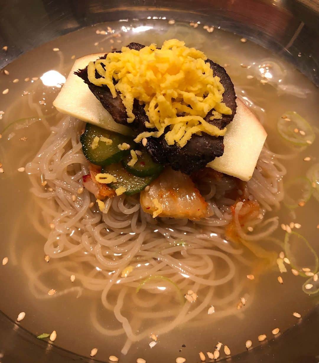 甘糟記子さんのインスタグラム写真 - (甘糟記子Instagram)「昨日のお弁当( ^ω^ )  お弁当用に取っておいたお肉でつくねちゃん！ あとは、蒸したサツマイモ、茹で卵、スナップエンドウの胡麻和え、スティックブロッコリー、トマト、ウィンナー、おにぎりです(o^^o)  愛たるベジタブル @italvegetable さんから届いた箱に、お弁当にも使える野菜を沢山入っていたので助かる〜\(//∇//)\  しかもチビ達はスナップエンドウとか、ブロッコリーとか、サツマイモ大好きなので大喜び(≧∀≦)  そして夜は大崎駅前にある焼肉屋　光陽へ！  ほぼ1年ぶりに会う同級生のお誕生日お祝い( ^ω^ )  肉が大好きで、いつも一緒に焼肉屋巡りをしています！ 　  とにかく気持ちよく沢山食べてくれる友達なので、久しぶりに会ってもあの食べっぷりを見ると安心するわ〜（笑）  ちなみに、2人で光陽のハラミを絶賛！  2枚目の写真のハラミ、これでニ人前！！一人前1800円なのに、ボリュームたっぷりで安くて美味い！！  あとね〜、チャプチェが美味しいの！！  チャプチェとコムタンスープが食べたくなる時は光陽だよね〜\(//∇//)\  サクサクっとだけど、今年も一緒に焼肉食べられて良かった！！  お誕生日おめでとう(o^^o)  #甘糟ご飯#ご飯#昼ごはん#ランチ#ランチボックス#弁当#曲げわっぱ#わっぱ弁当 #つくね#スティックブロッコリー#愛たるベジタブル #焼肉#光陽#焼肉光陽#大崎#ハラミ#ハラミが美味い」12月8日 12時03分 - norihey924